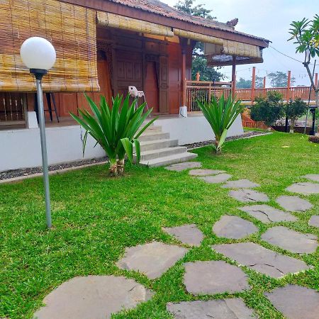 Joglo Kumpul Resort Cangkiran Esterno foto